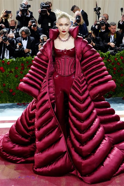 gigi hadid versace 2016|met gala 2022 gigi hadid.